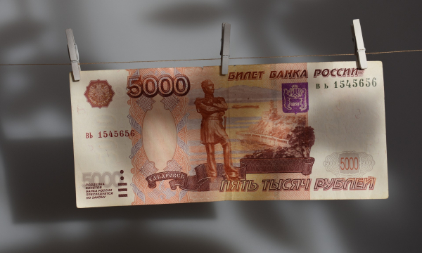Стало опасно хранить деньги под подушкой: Что грозит наличным накоплениям и как их защитить
